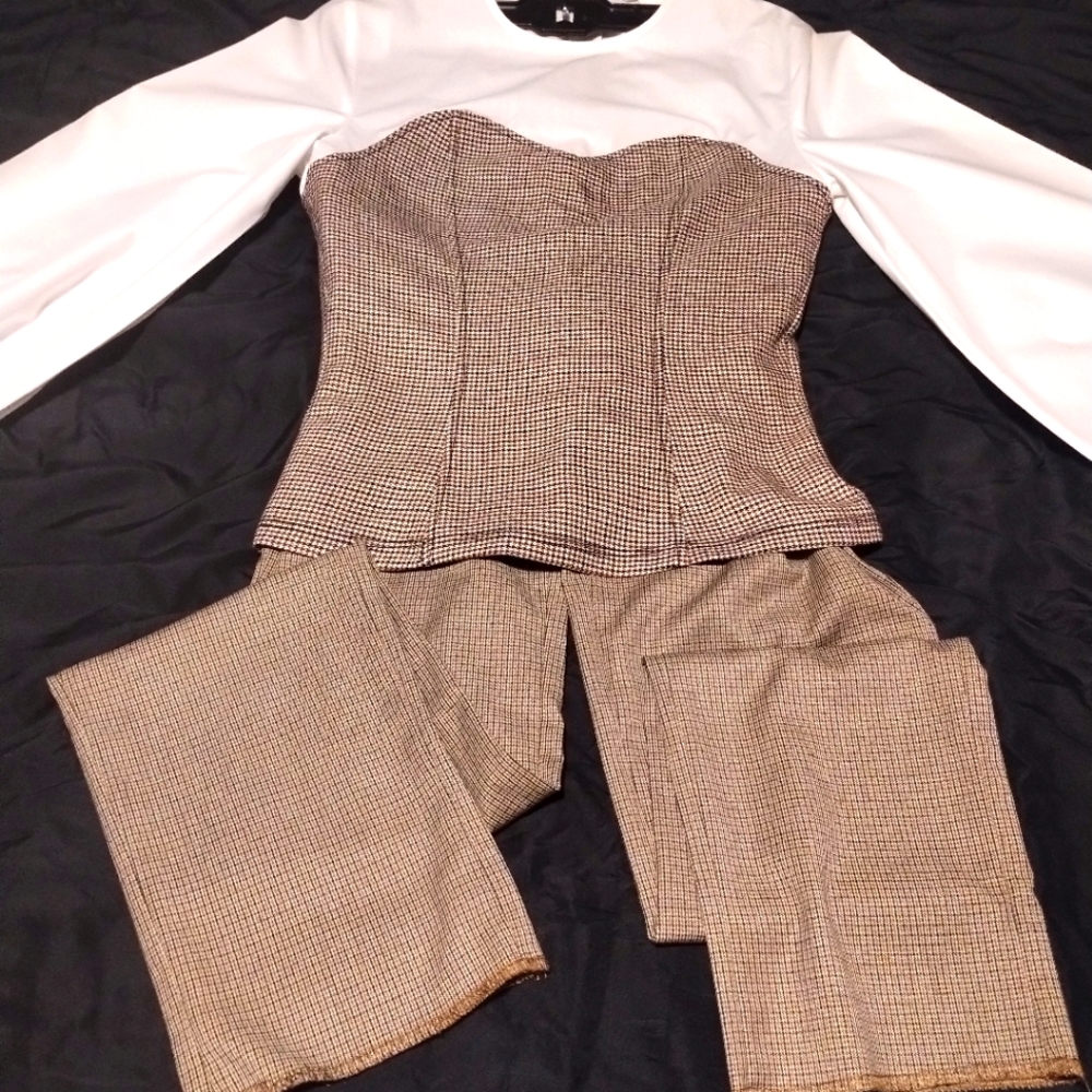 Women's 2 piece H&M Pant suit.